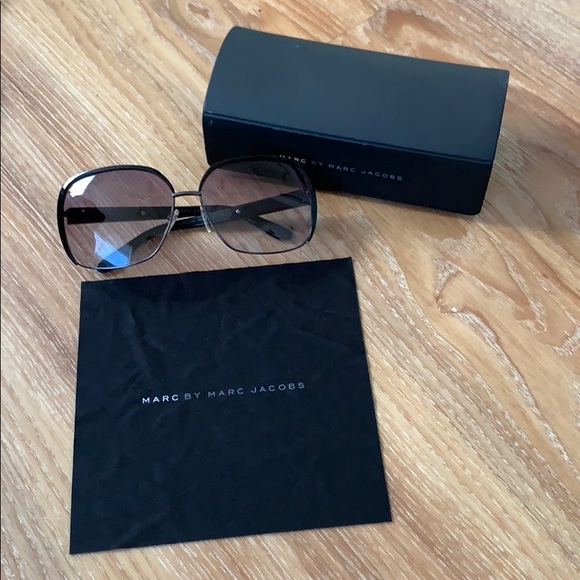 Like new Marc Jacobs sunglasses